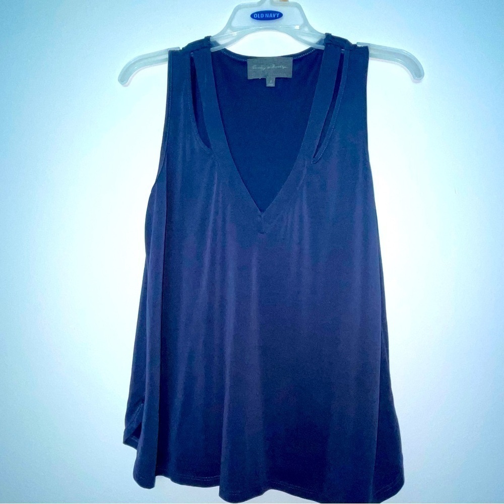 Sunday in Brooklyn Sleeveless Blouse V-Neck Cutout Detail Size Small
